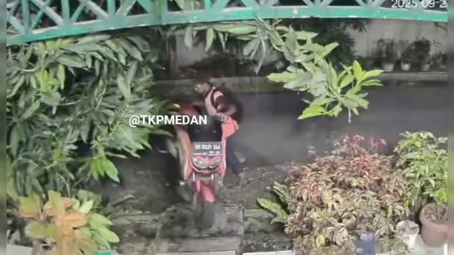 Pelaku pencurian di Medan beraksi di Asrama TNI. [Istimewa]